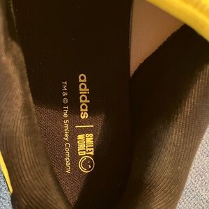 Adidas Black and Yellow Sneakers kids size 2 rubber upper like new